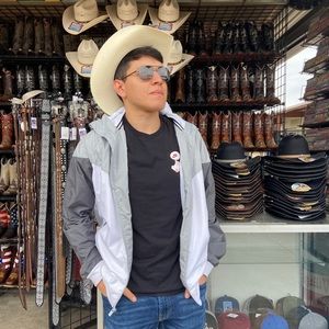 Meet your Posher, Dillon